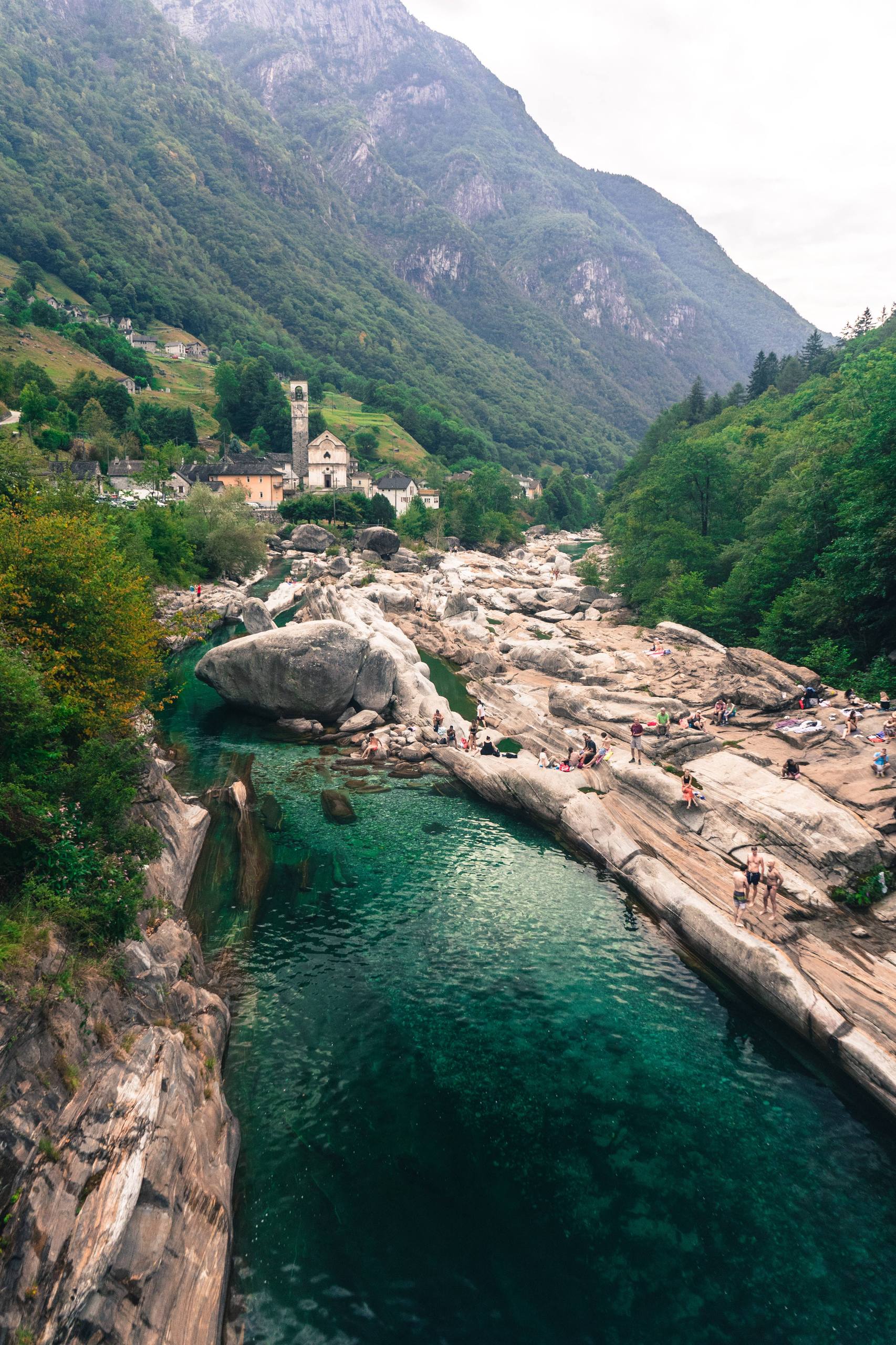 绿水青山招财图：苹果手机壁纸的静谧与财富之旅详细内容2