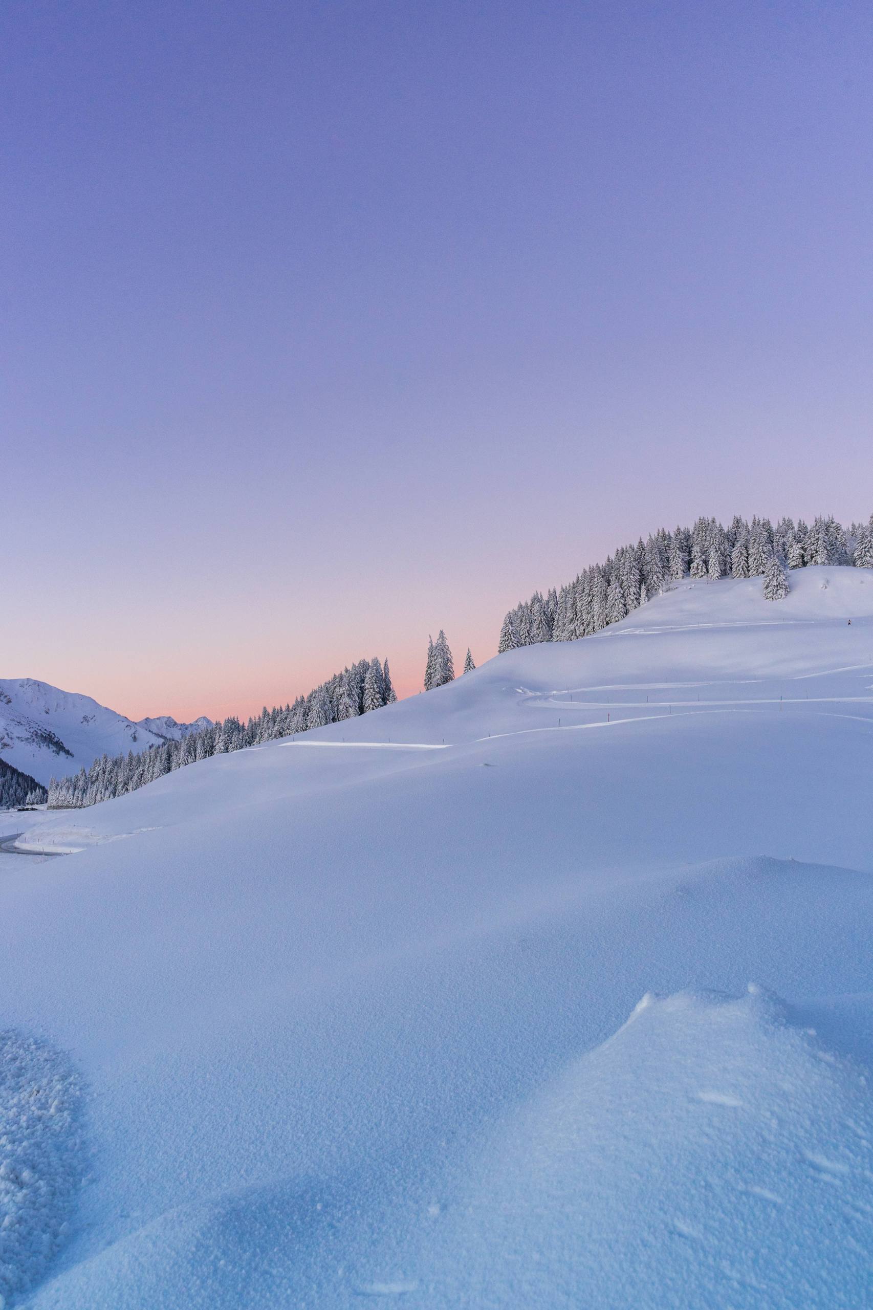 冰雪奇缘：横版雪山壁纸，带你穿越冰封仙境详细内容1