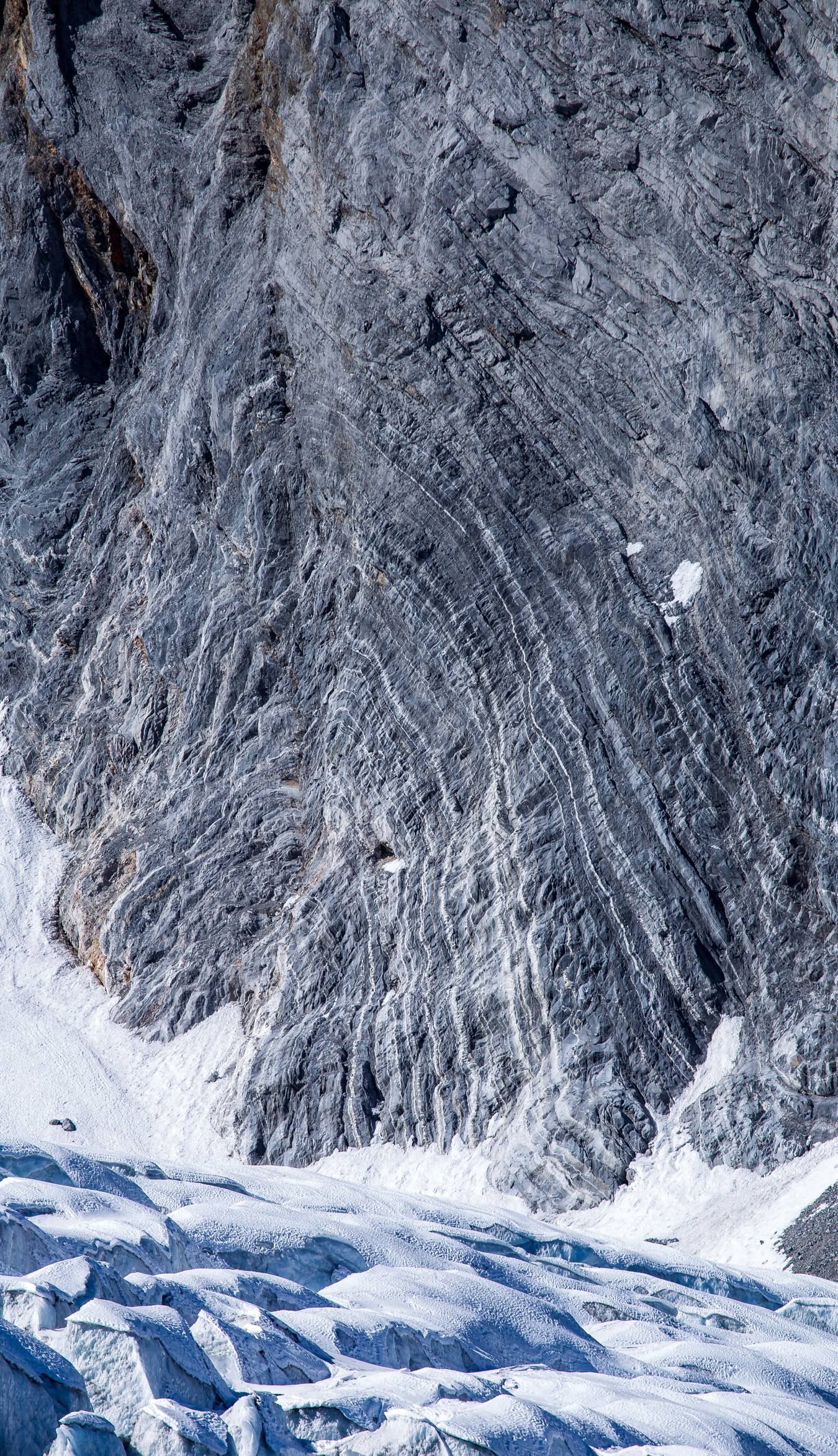 贡嘎雪山之泪：日照金山的冰雪情书详细内容1